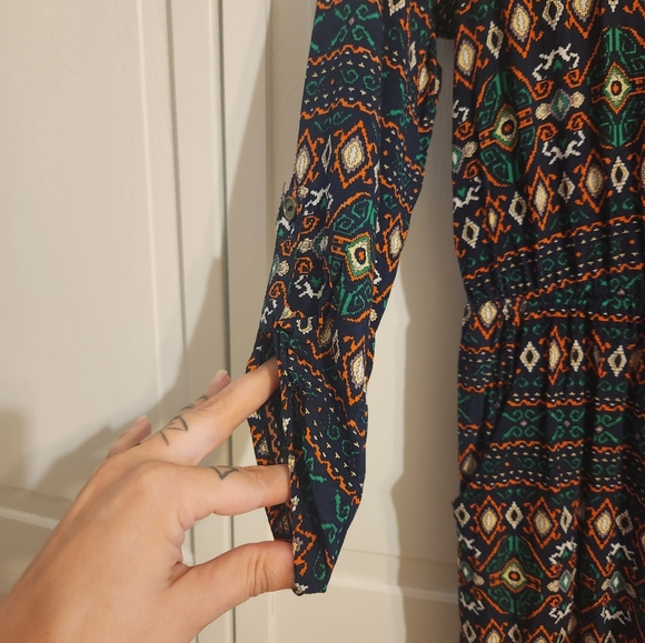 Short Patterned Dress - Picture 4 of 5